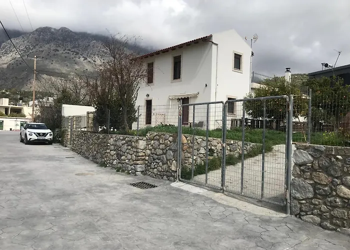 Papa-Antonis Stone House