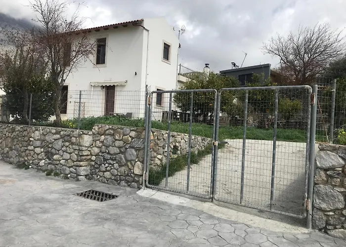 Papa-Antonis Stone House