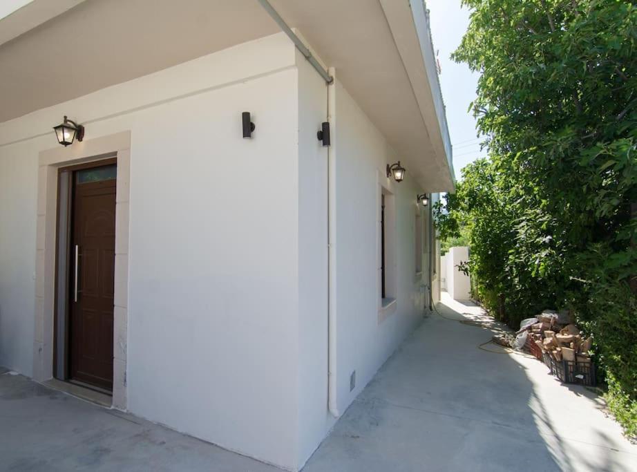 Holiday home Papa-antonis Stone House
