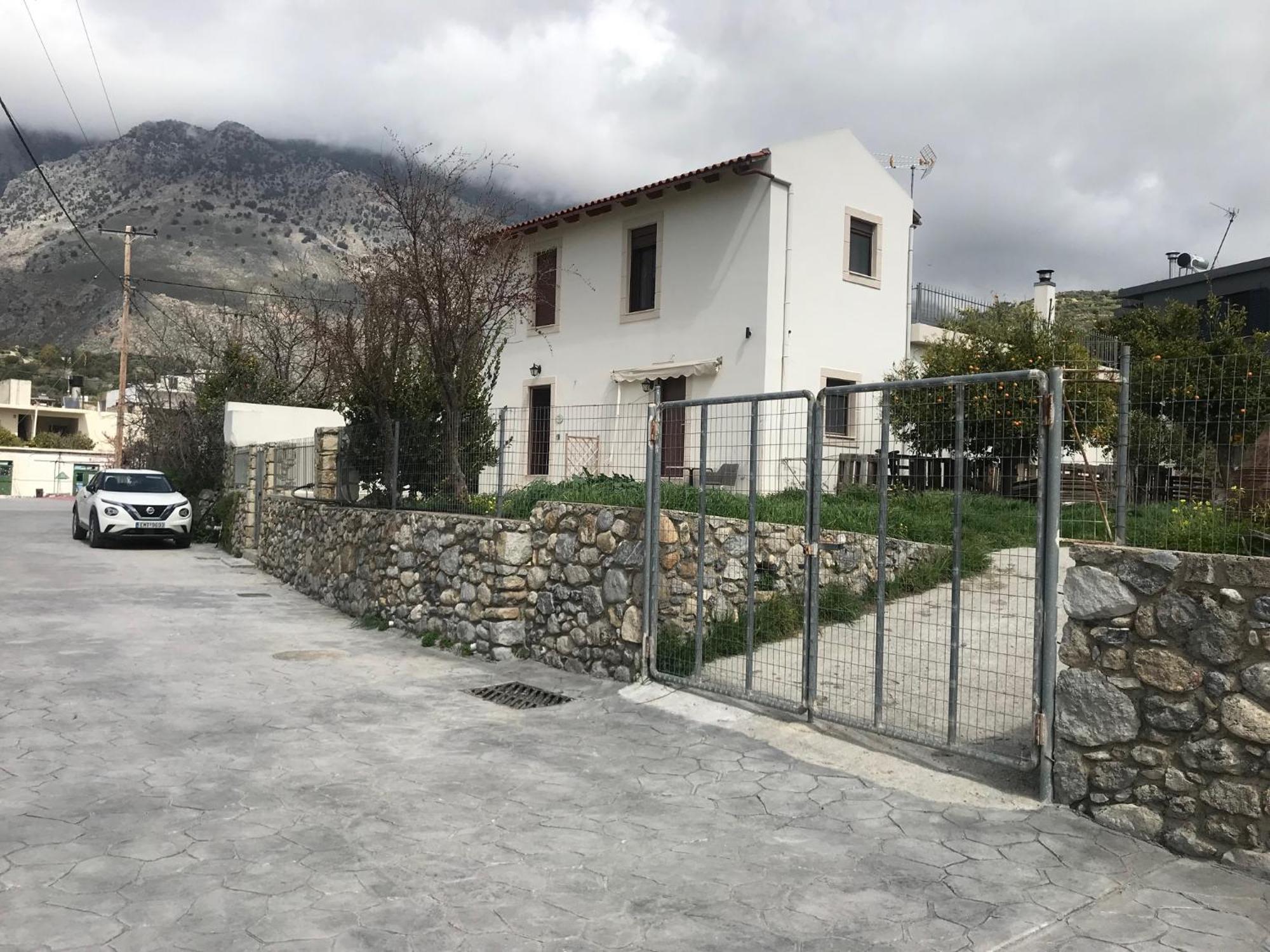 Holiday home Papa-antonis Stone House *
